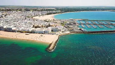 Vista de la costa de Rota y el espigón.