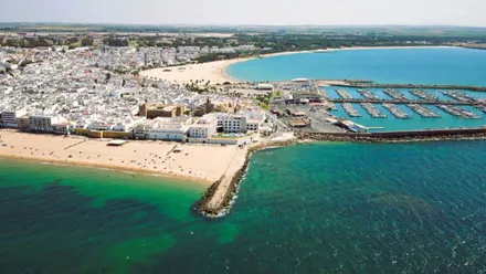 Vista de la costa de Rota y el espigón.