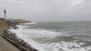 Mar de Cadiz con mucho oleaje por la borrasca Claudia.