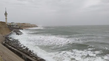 Mar de Cadiz con mucho oleaje por la borrasca Claudia.