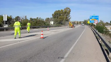 Trabajo señalización A-381 previos a unas obras de mantenimiento.