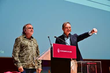 Selu García Cossío junto a Enrique Miranda en el sorteo del orden del COAC 2026.