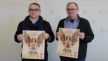Campaña "Ningún niño sin juguete" y la presentación del cartel solidario sostenido por sus organizadores.