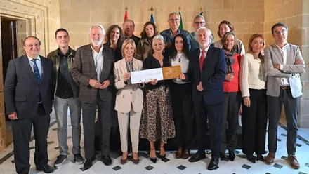 Posado de las autoridades de la Junta de Andalucía tras la compra de los terrenos de Asta Regia.