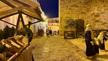 Personas caracterizadas en Rota dentro de su Belén Viviente.