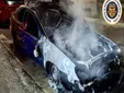 Un incendio calcina un coche en Jerez y otro deja a un hombre atrapado en Ubrique