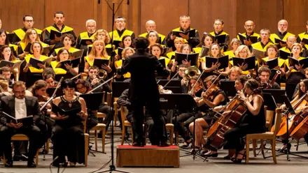 Momento de la intervención de la Coral de la Universidad de Cádiz.