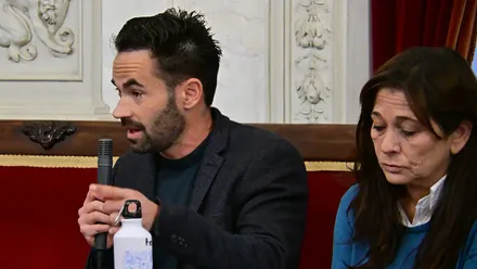 El portavoz de Adelante Izquierda Gaditana, David de la Cruz en el Pleno de Presupuestos del Ayuntamiento de Cádiz. Foto