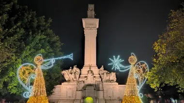 Decoración de Navidad en la plaza de España de Cádiz. Foto José Luis Porquicho Prada