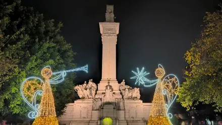 Decoración de Navidad en la plaza de España de Cádiz. Foto José Luis Porquicho Prada