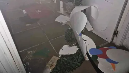 Enseres rotos en la sede de APADENI.