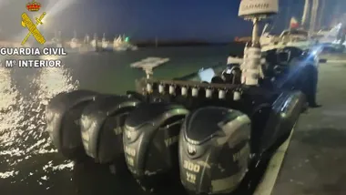 Embarcación semirrígida con cuatro motores interceptada por la Guardia Civil