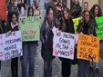 Funeral simbólico por las escuelas infantiles: la comunidad educativa de Cádiz secunda mayoritariamente la huelga