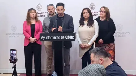 El Grupo Municipal de Adelante Izquierda Gaditana durante la rueda de prensa que ha presentado sus propuestas al presupuesto del Ayuntamiento.