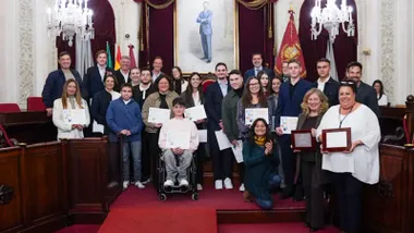 Foto de grupo del acto de entrega de los Premios a la Mejor Trayectoria Educativa Cádiz 2026.