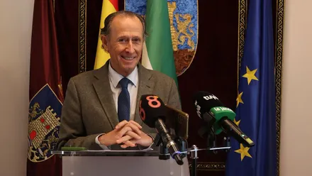 José María Román compareciendo ante la prensa.