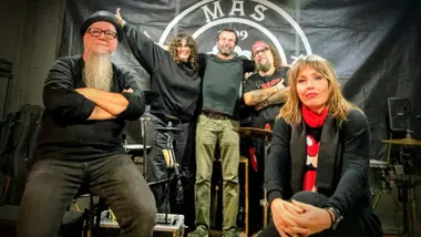 Más Madera y el pianista Javier Galiana en una foto promocional del concierto acústico del 3 de enero.