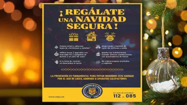 Fondo navideño con el cartel del Consorcio de Bomberos de Cádiz para evitar incendios.