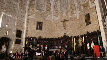 Iglesia en la que está cantando el Orfeón.