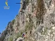 Caen más de 100 metros durante una ruta en la Sierra de Cádiz: el dramático rescate de la Guardia Civil