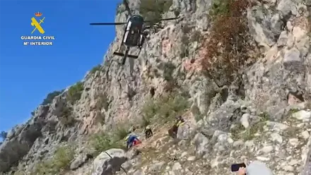 la Guardia Civil rescató a tres snderistas de Sevilla en la Sietrra de Cádiz. Foto: Guardia Civil.