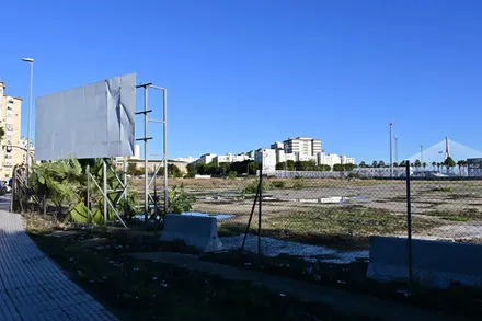 Solar donde su ubicaría el futuro hospital de Cádiz. Foto: Eulogio García.
