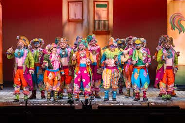 La comparsa los invisibles cerrará las semifinales del COAC 2026. Foto: José María Reyna.