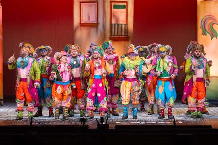 La comparsa los invisibles cerrará las semifinales del COAC 2026. Foto: José María Reyna.