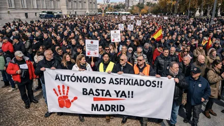 Manifestantes madrileños de la plataforma por la Dignidad de los Autónomos 30N.