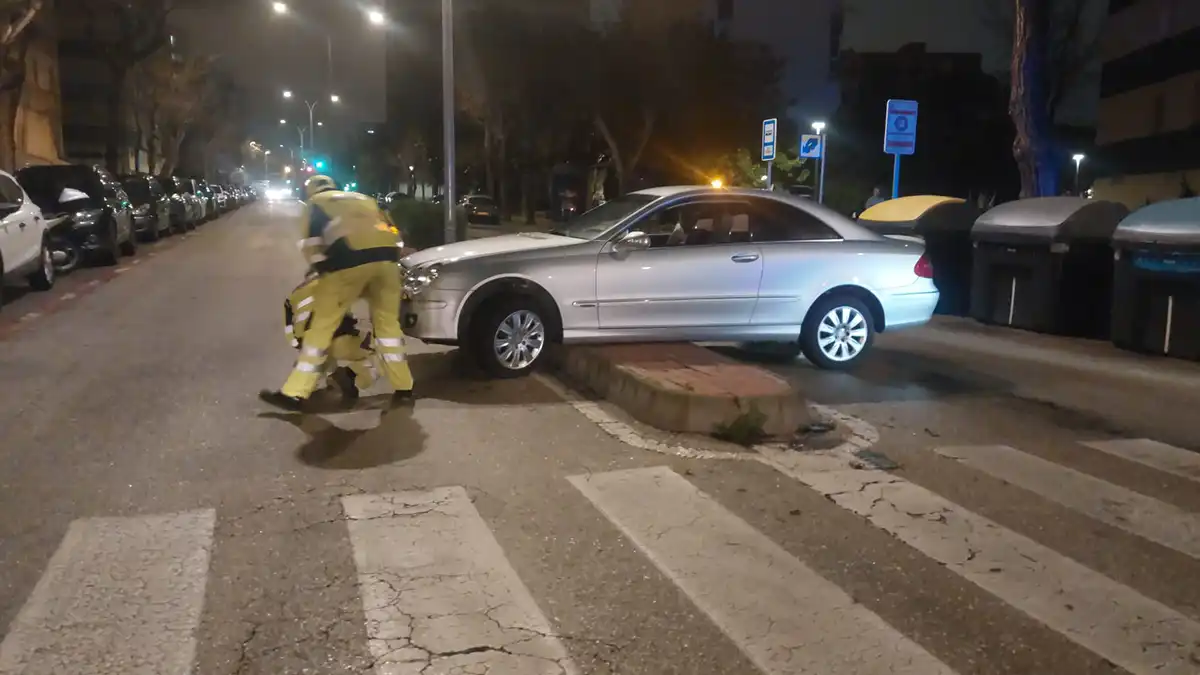 Noche de accidentes en Cádiz: el más grave, un atropello múltiple a tres peatones junto al Parque Genovés