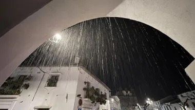 Aguanieva cayendo en Grazalema durante la madrugada. Foto: Facebook Carlos Javier García Ramírez.