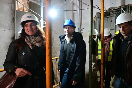 El alcalde, Bruno García, junto a la concejala de Vivienda, Ana Sanjuán, en la visita a esta promoción municipal. Foto: Eulogio García-