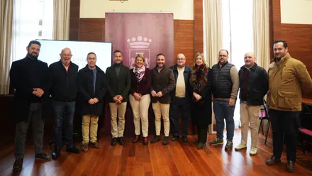 Fuerzas municipales posando con motivo del balance de la Navidad.