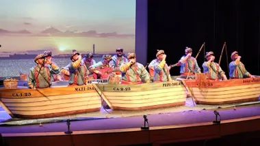 En escenario una agrupación del COAC de Puerto Real en barcas y caracterizados.