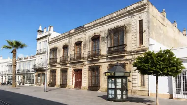 Fachada de la Casa Lazaga en San Fernando.