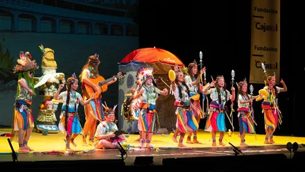 La chirigota 'Los pieles roja de La Caleta' abrió esta semifinal infantil COAC 2026. Foto: José María Reyna.