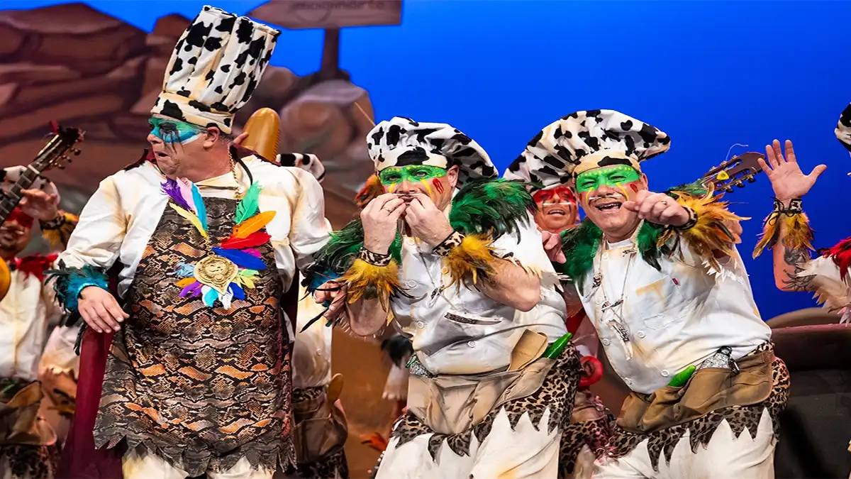 La chirigota de ‘Bizcocho’ sobresale en una noche de regresos en la penúltima preliminar