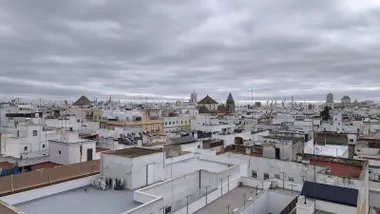 Cielo nublado en Cádiz este 8 de enero. Foto: José Luis Porquicho Prada.