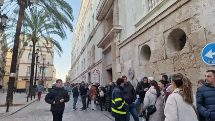 Cola para la venta de entradas de semifinales del COAC 2026