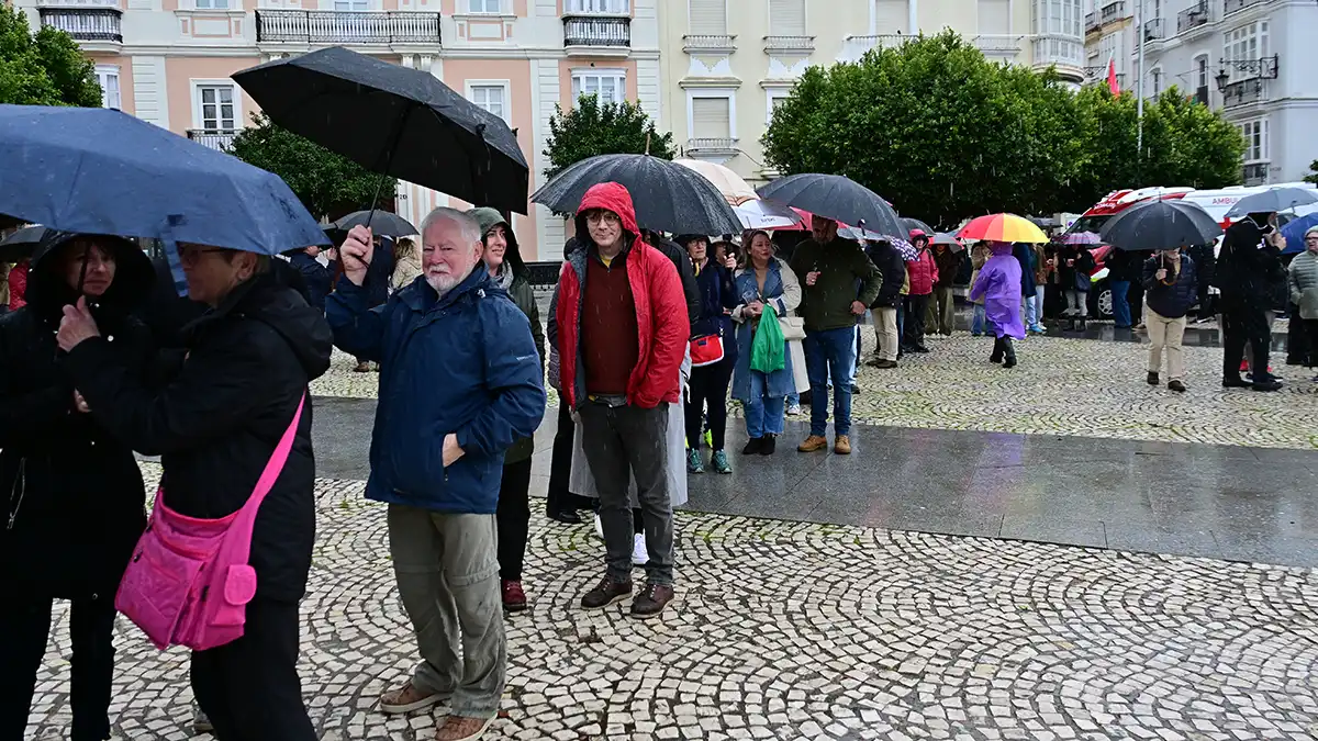 El público no se perdió esta Ostionada 2026 pese a la lluvia. Foto: Eulogio Garcia,