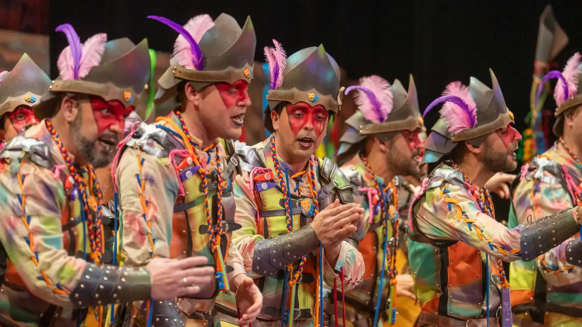 La comparsa de Cortegana (Huelva) 'La ciudad prohibida' durante su actuacion en las preliminares del COAC 2026. Foto: José María Reyna.