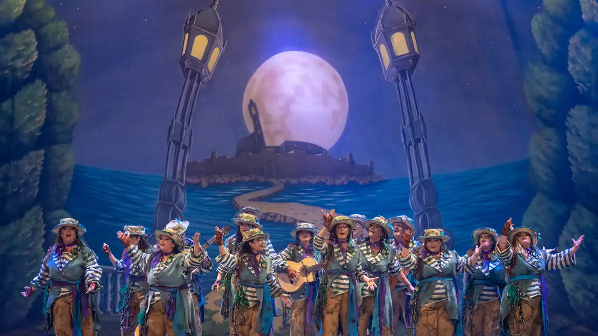 La comparsa isleña 'Las lobas' durante su actuación de preliminares. Foto: José María Reyna.