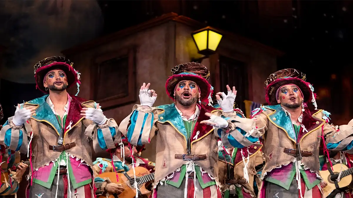 La comparsa de Bienvenido pone el broche de oro a una noche típica de preliminares