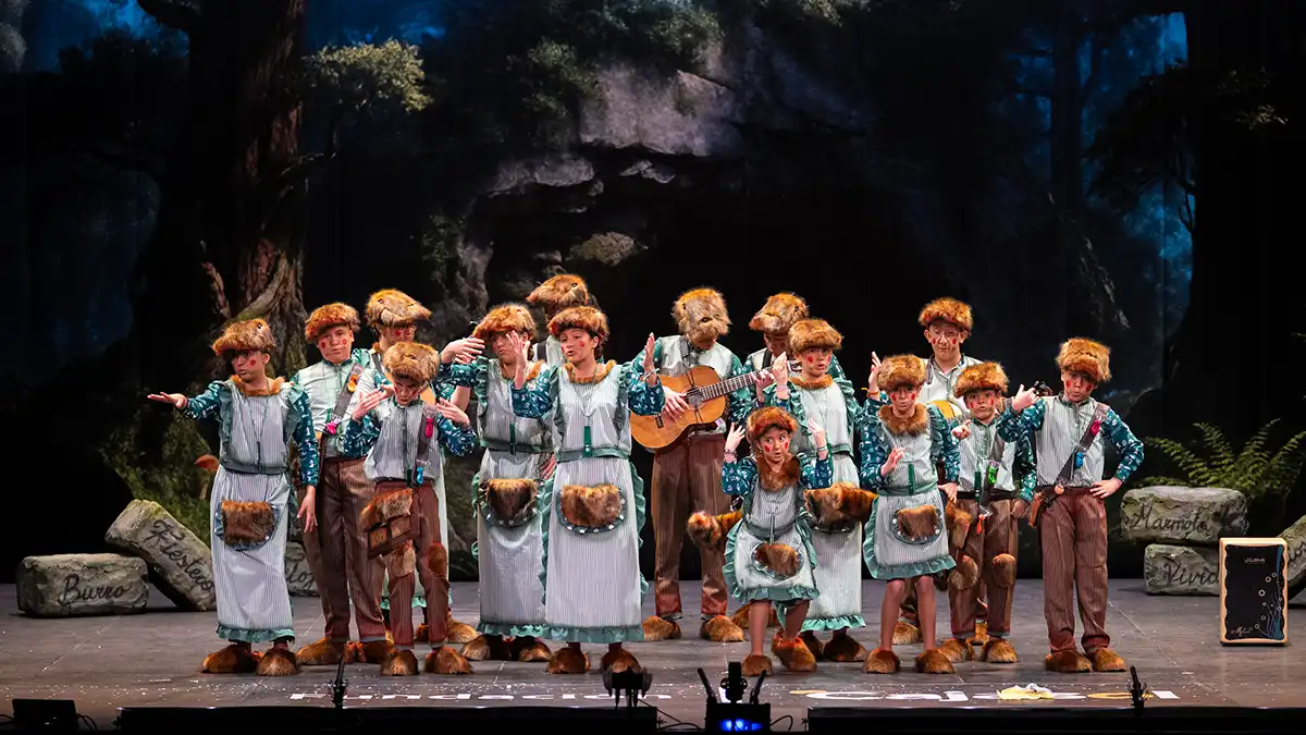 La comparsa de Barbate 'Las marmotas' durante su actuación. Foto: José María Reyna.