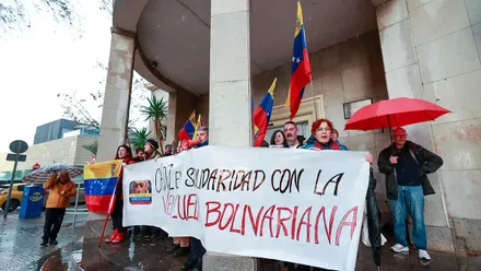 Imagen de la concentración celebrada en Cádiz el pasado 4 de enero en la plaza Simón Bolívar, convocada en solidaridad con Venezuela. Foto: Ereagafoto