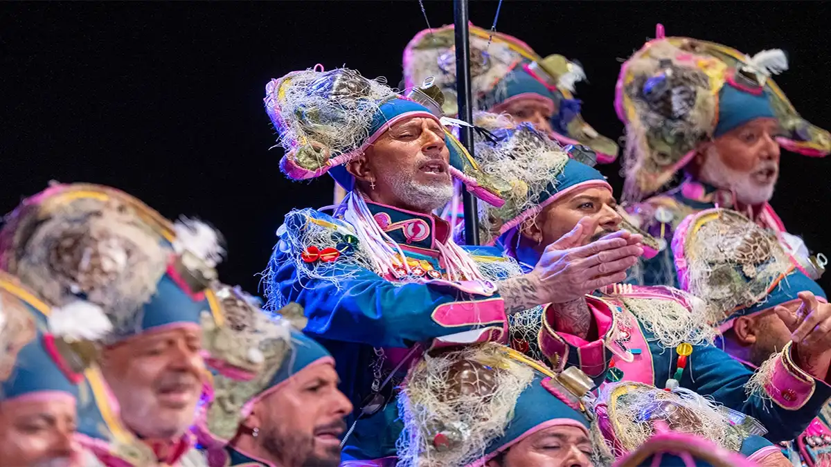 La chirigota de ‘Bizcocho’ sobresale en una noche de regresos en la penúltima preliminar