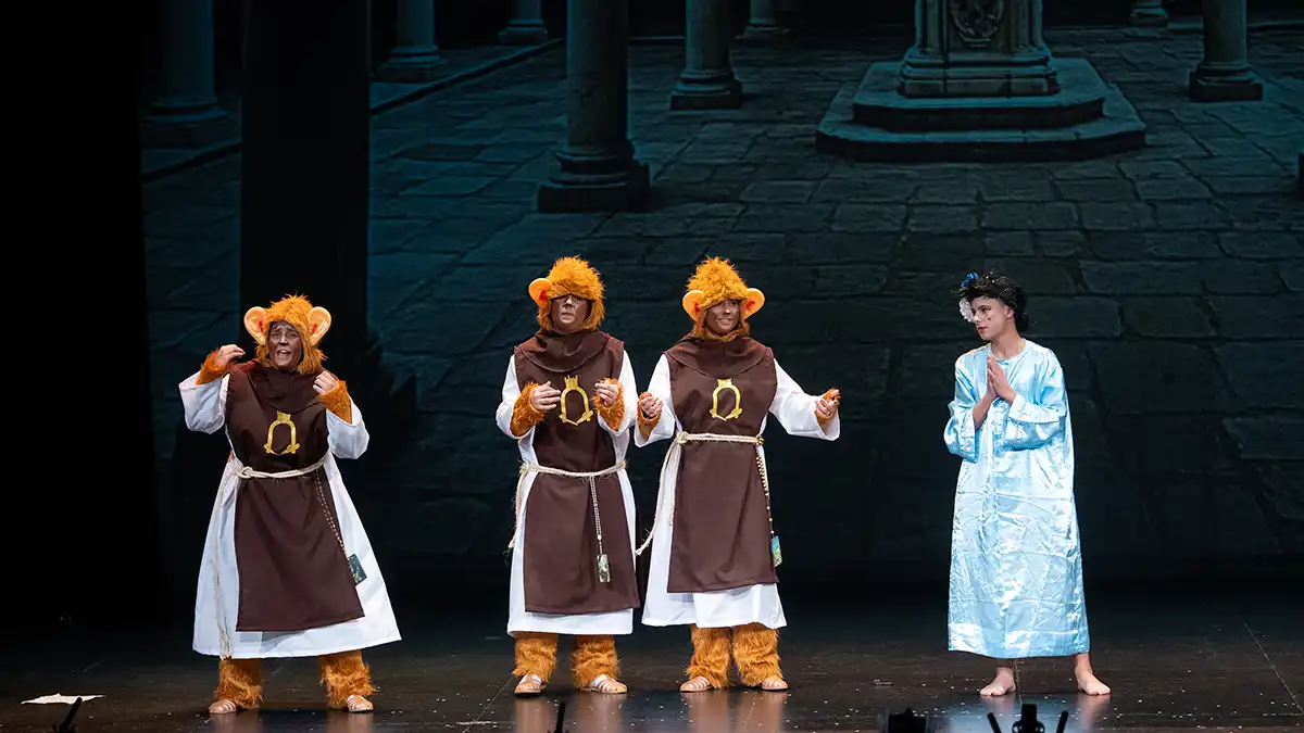 El cuarteto 'Los Auténticos Capuchinos' durante su actuación en esta semifinal del COAC juvenil 2026 Foro: José María Reyna.