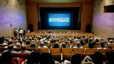 Acto cultural en el Teatro de Rota.