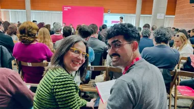 La diputada nacional pro Cádiz, Gil de Reboleño, y Ramón Vela durante una asamblea de Sumar. Foto: Instagram Ramón Vela