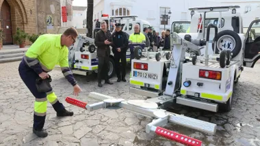 Presentación, con el alcalde de Rota, de las nuevas grúas.